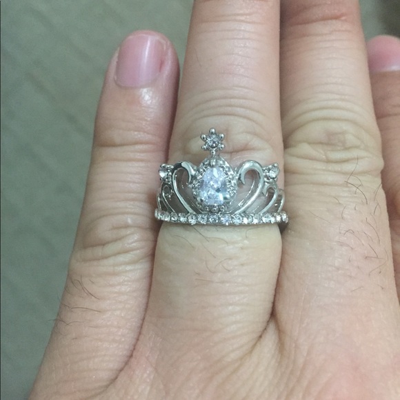 White Crystal Silver Crown Ring - Picture 5 of 5